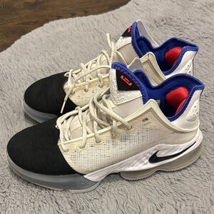 NikeLeBron 19 Low 'Black Toe'